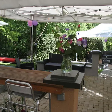 Hotel La Garenne De *