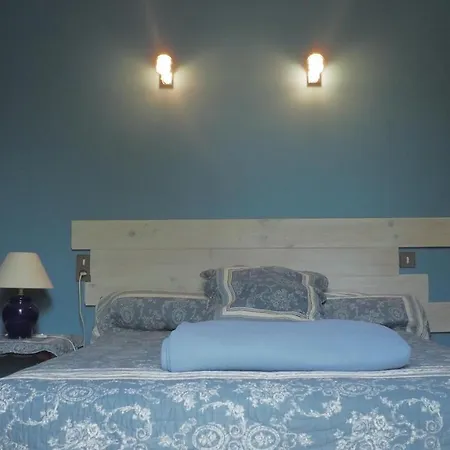 Hotel La Garenne De *