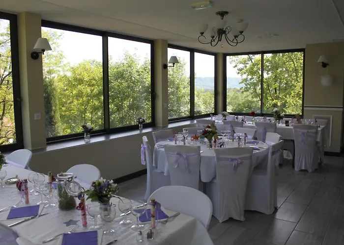La Garenne De فندق Morestel