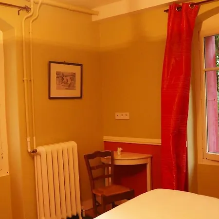Hotel La Garenne De *