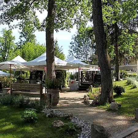 Hotel La Garenne De *