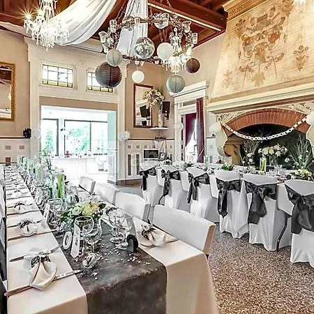 Hotel La Garenne De Morestel